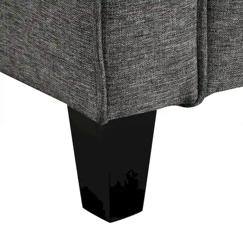 Un fauteuil de style moderne avec des pieds coniques en bois massif et des coussins en tissu ; un canapé individuel.