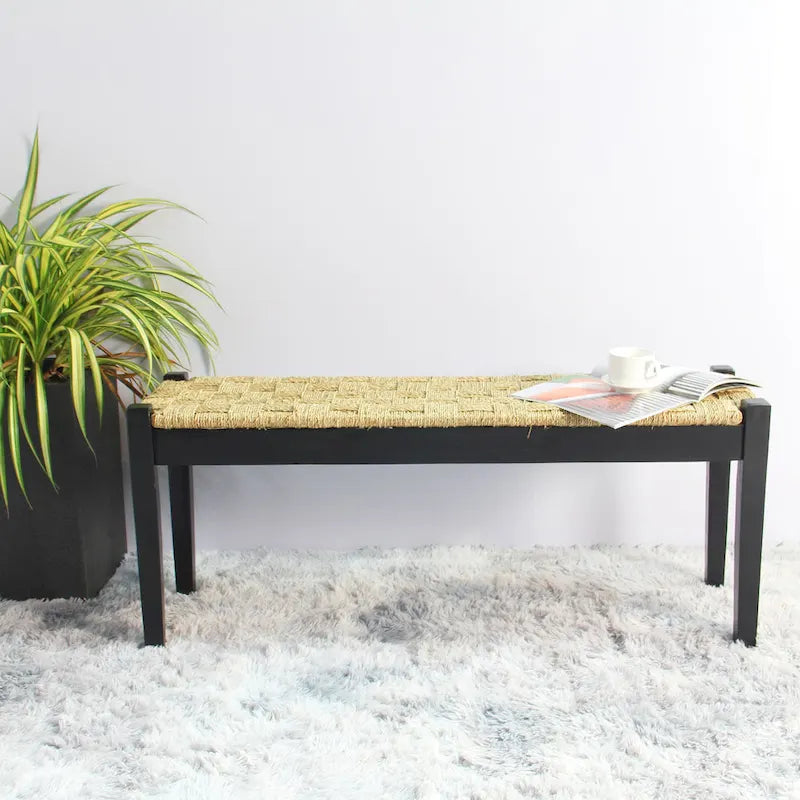 Banc d'intérieur en bois massif et jonc de mer naturel
